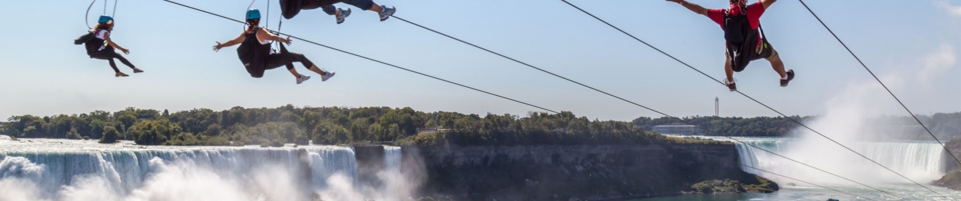 amis-survolant-chute-niagara-en-tyrolienne-canada