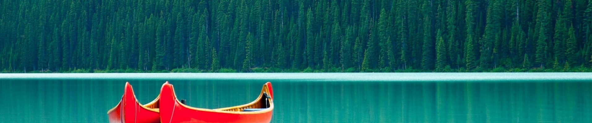 canoes-sur-lac-paisible-banff-national-park-canada