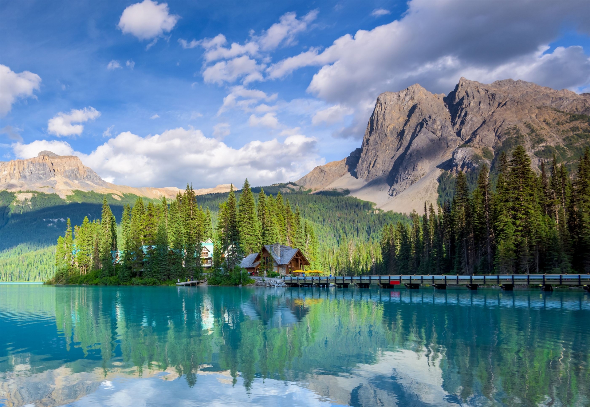 emerald-lake-yoho-park-golden