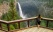 femme-observant-chutes-helmcken-wells-gray-canada
