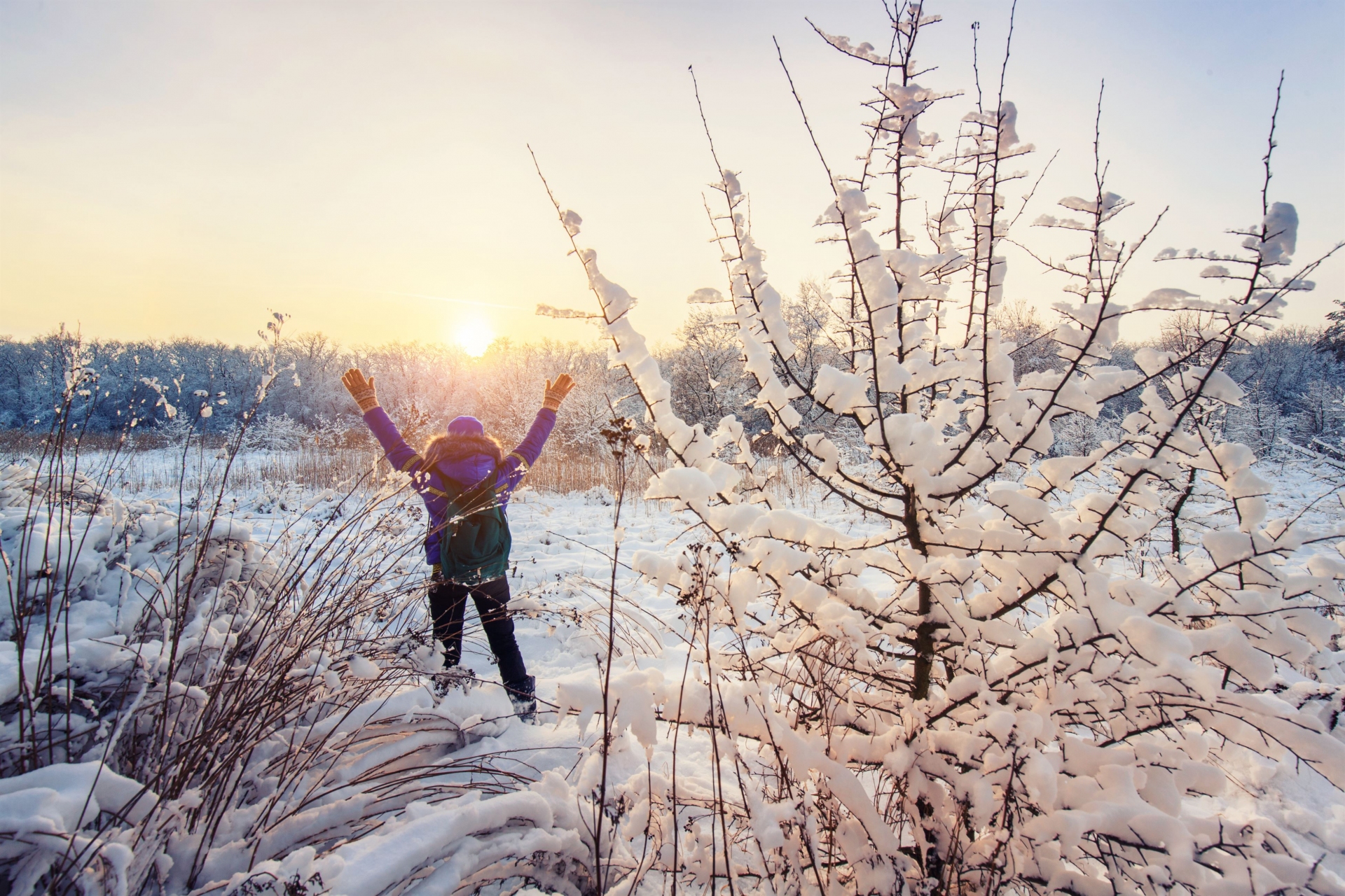 femme-randonnee-neige-canada