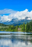 hommes-en-paddle-sur-lac-alpha-whistler-canada