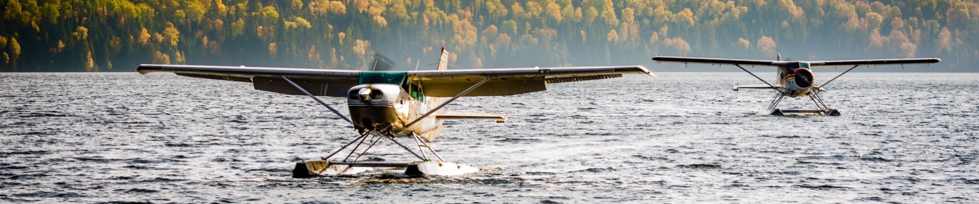 hydravion-sur-lac-automne-canada