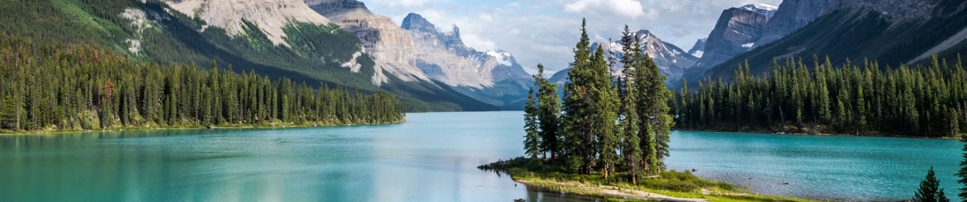 ilot-lac-jasper-national-park-canada