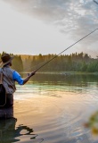 pecheur-dans-riviere-lever-soleil-canada