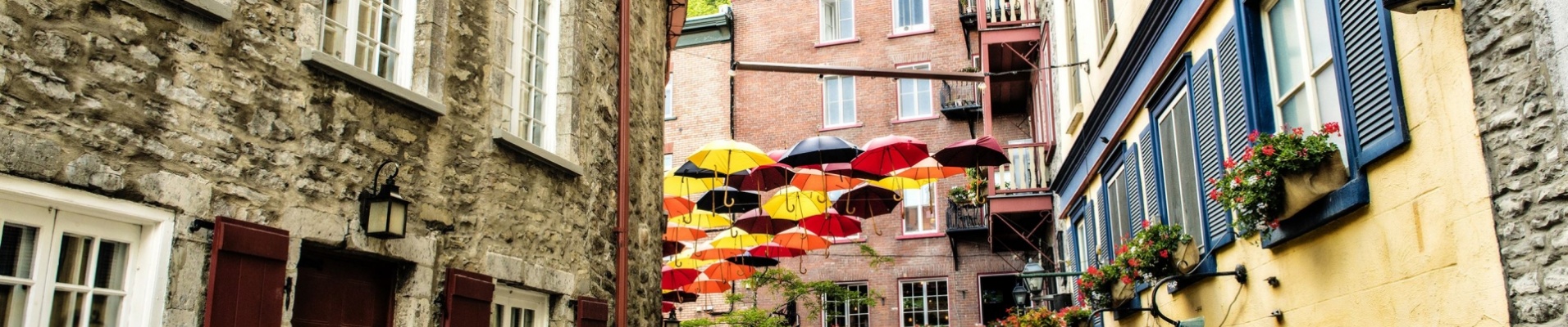 rue-des-parapluies-quartier-champlain-quebec-canada